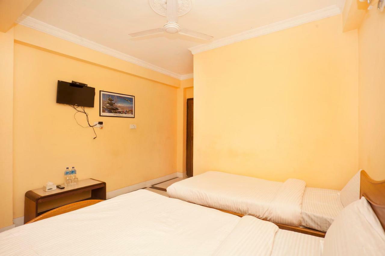 Spot On 397 Hotel Triveni Guest House Катманду Экстерьер фото