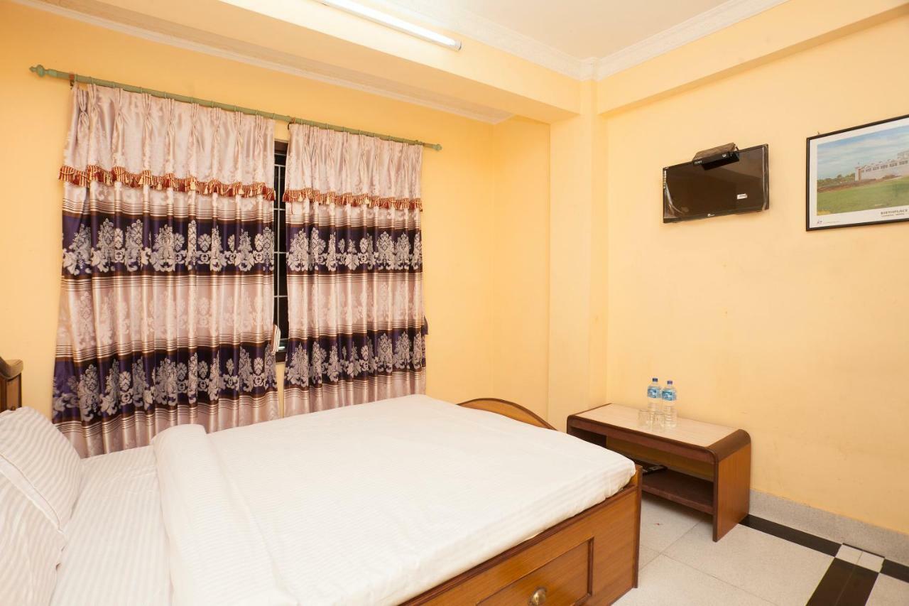 Spot On 397 Hotel Triveni Guest House Катманду Экстерьер фото