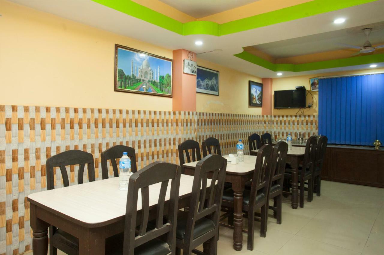 Spot On 397 Hotel Triveni Guest House Катманду Экстерьер фото