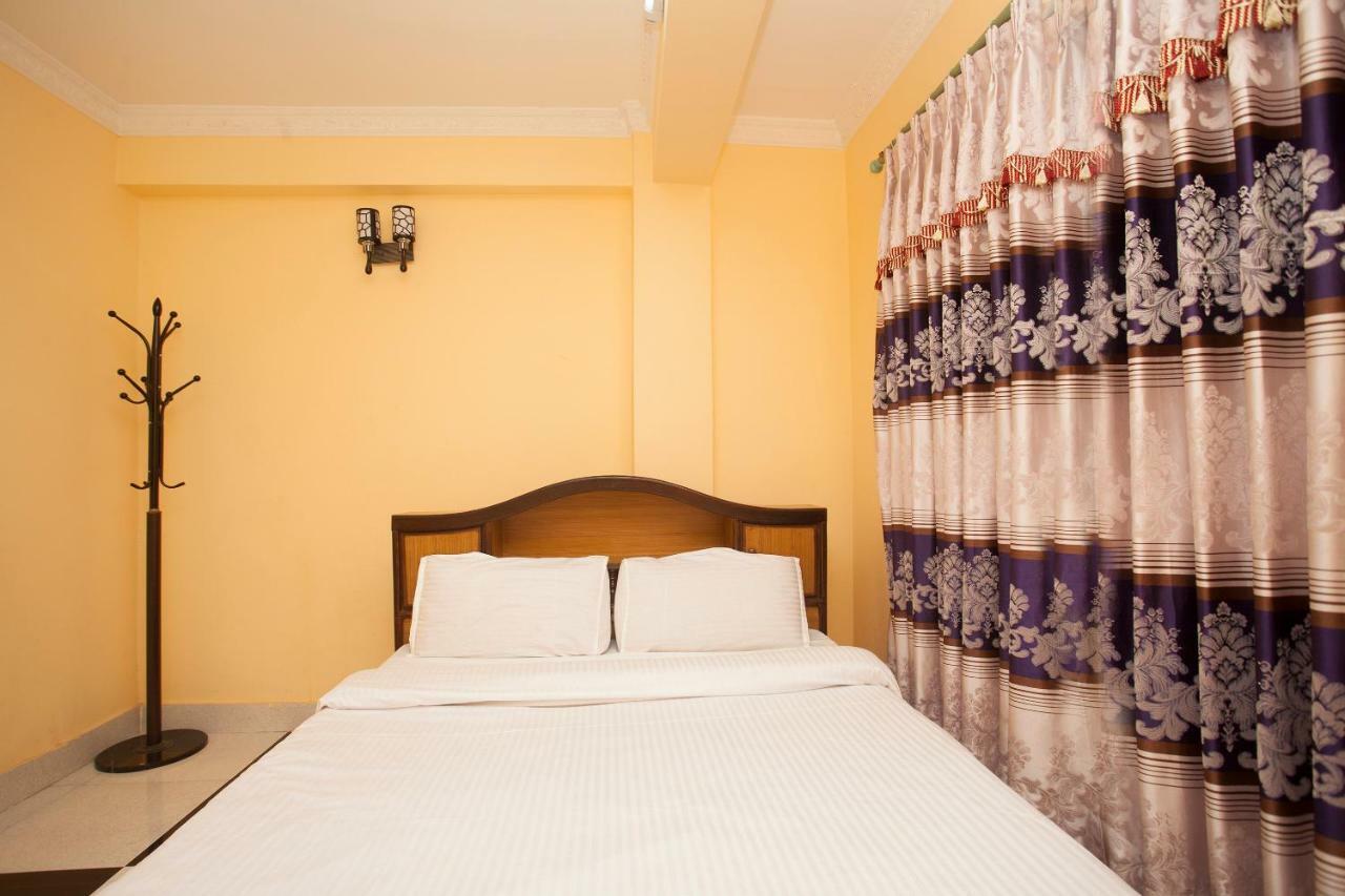 Spot On 397 Hotel Triveni Guest House Катманду Экстерьер фото