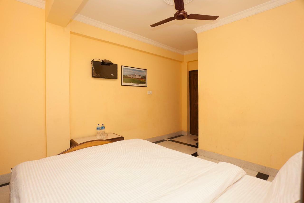 Spot On 397 Hotel Triveni Guest House Катманду Экстерьер фото
